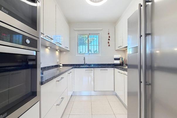5 bed villas in Moraira