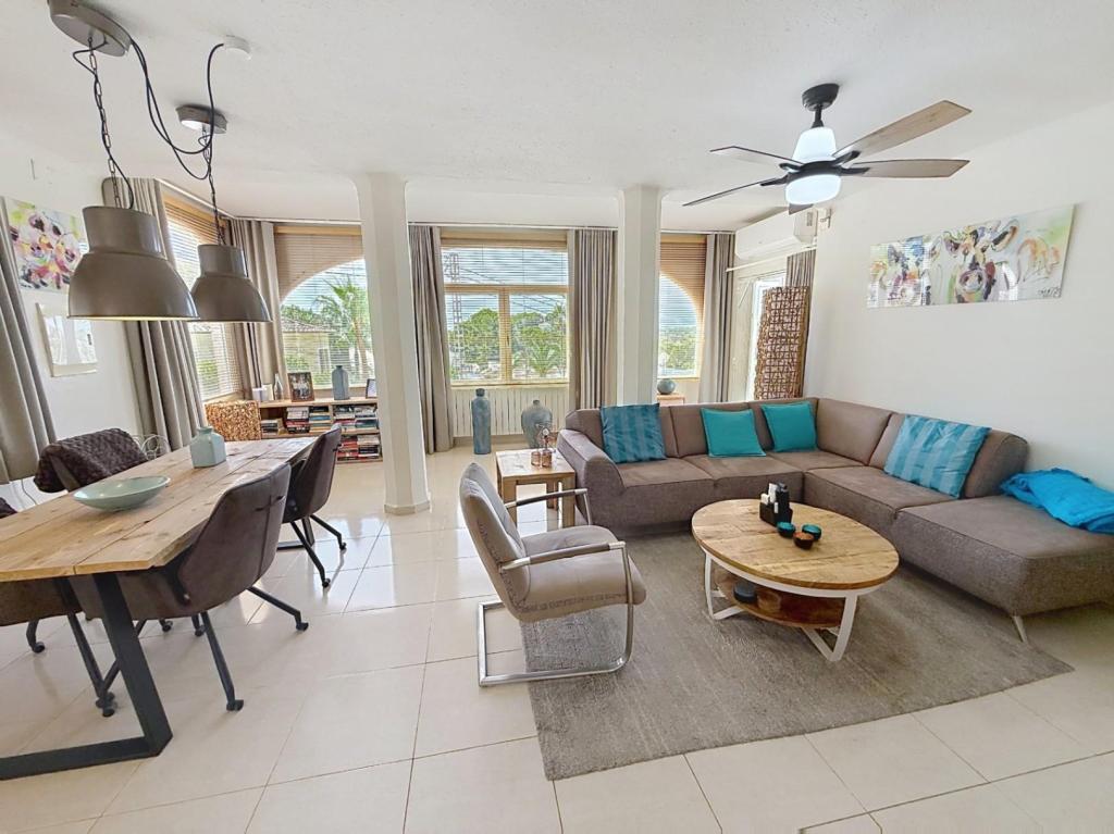 5 bed villas in Moraira