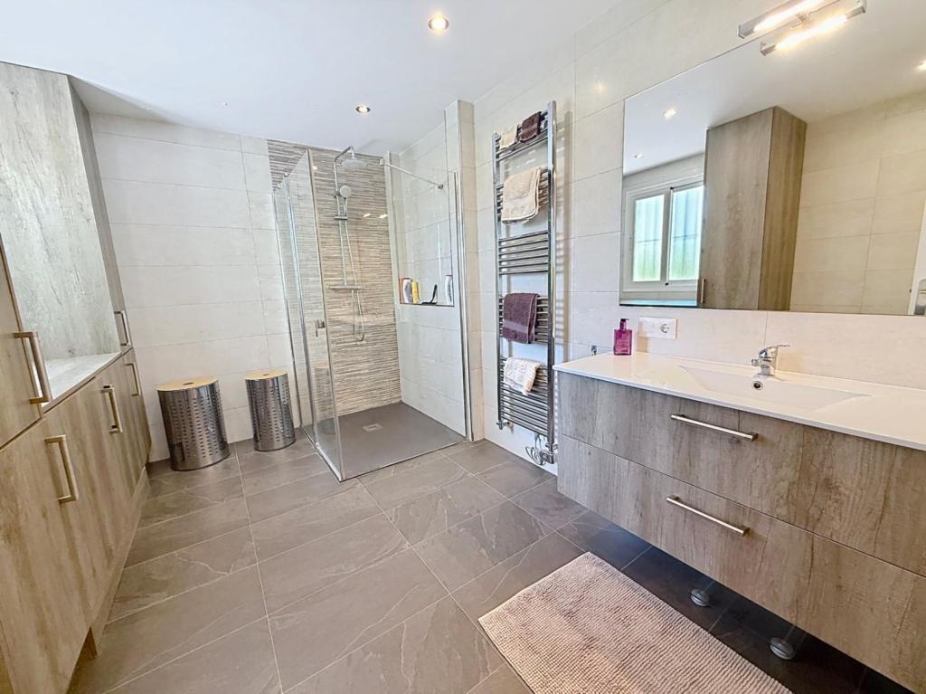 5 bed villas in Moraira