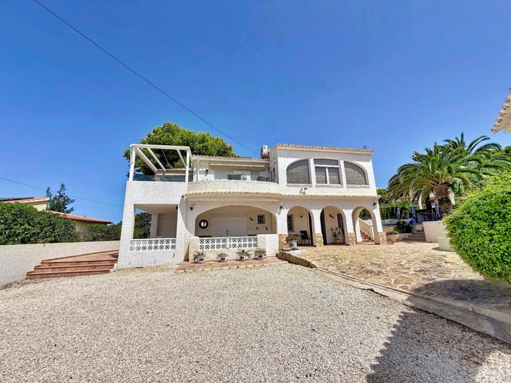 5 bed villas in Moraira