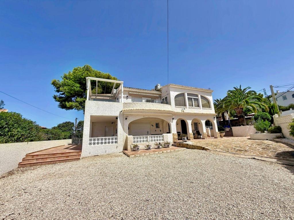 5 bed villas in Moraira