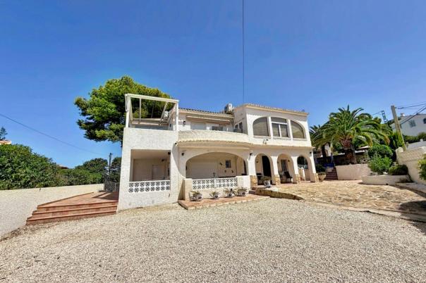 5 bed villas in Moraira
