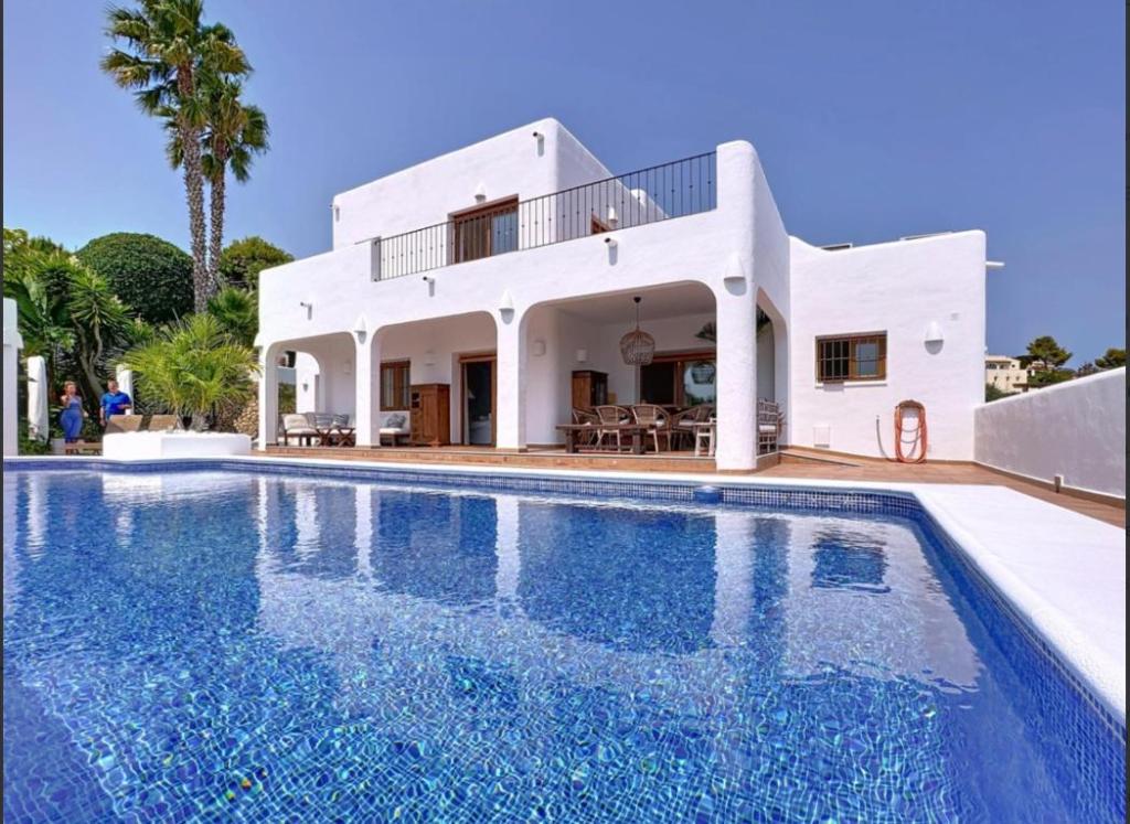 5 bed villa in Benitachell
