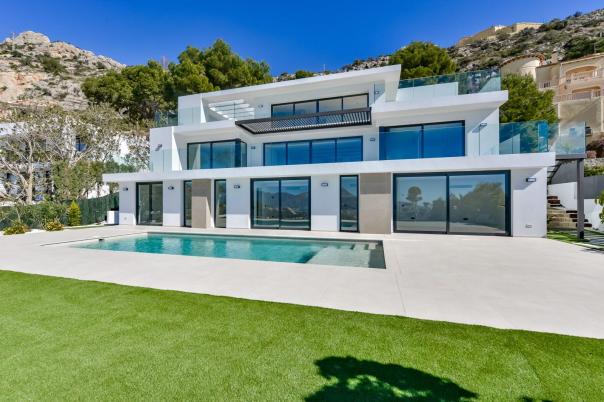 4 bed villa in Altea
