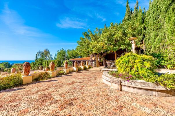 5 bed villa in Altea