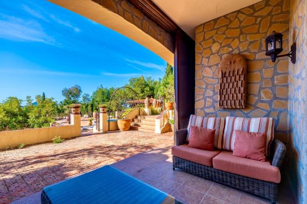 5 bed villa in Altea