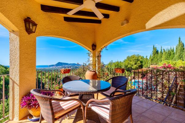 5 bed villa in Altea