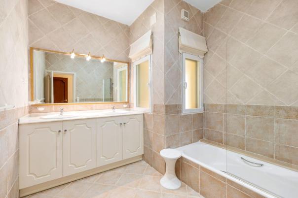 5 bed villa in Altea