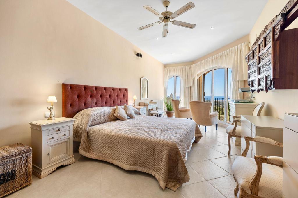 5 bed villa in Altea