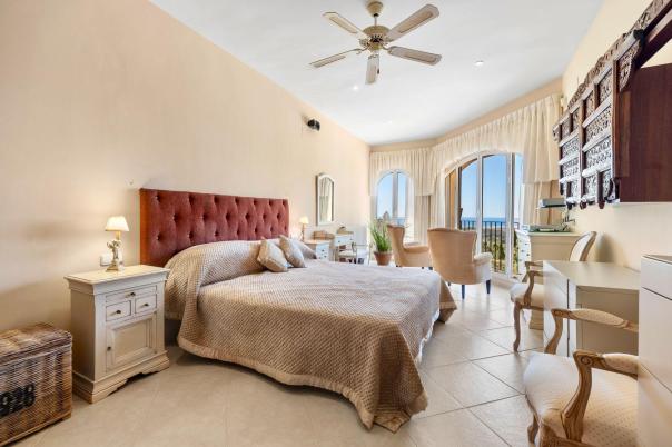 5 bed villa in Altea