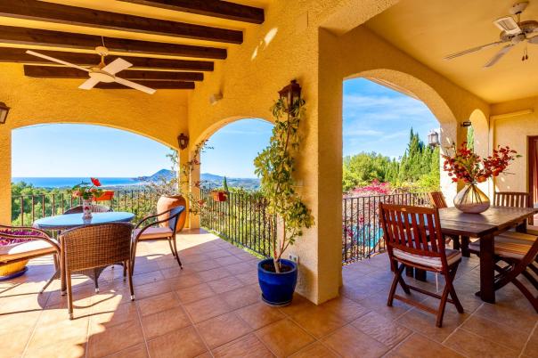 5 bed villa in Altea
