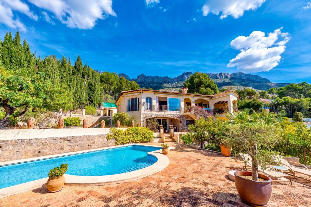 5 bed villa in Altea