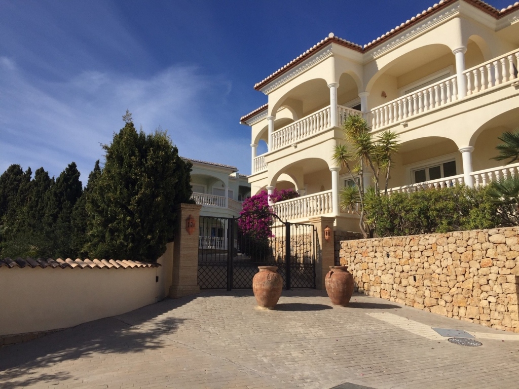 2 bed apartment in Benissa
