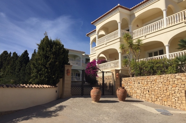 2 bed apartment in Benissa