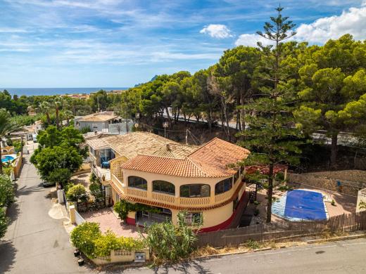 4 bed villa in Altea