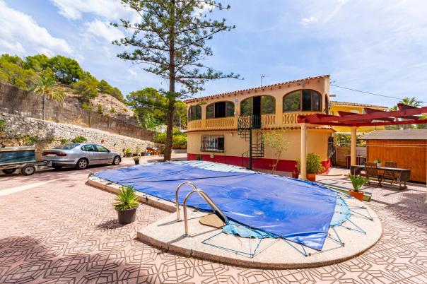 4 bed villa in Altea