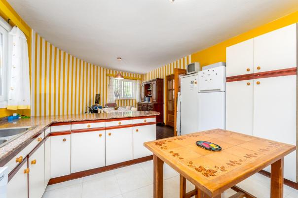 4 bed villa in Altea