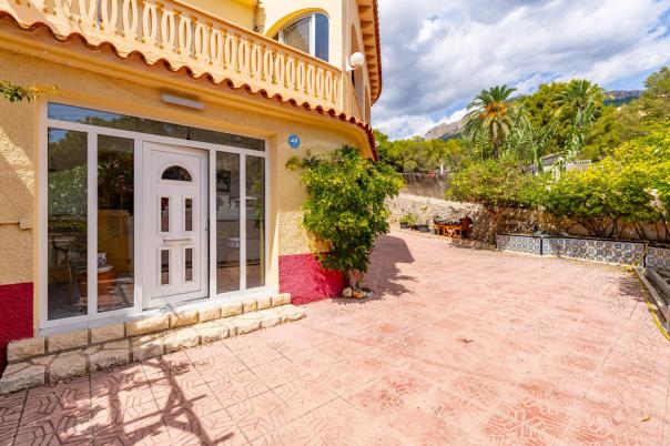 4 bed villa in Altea