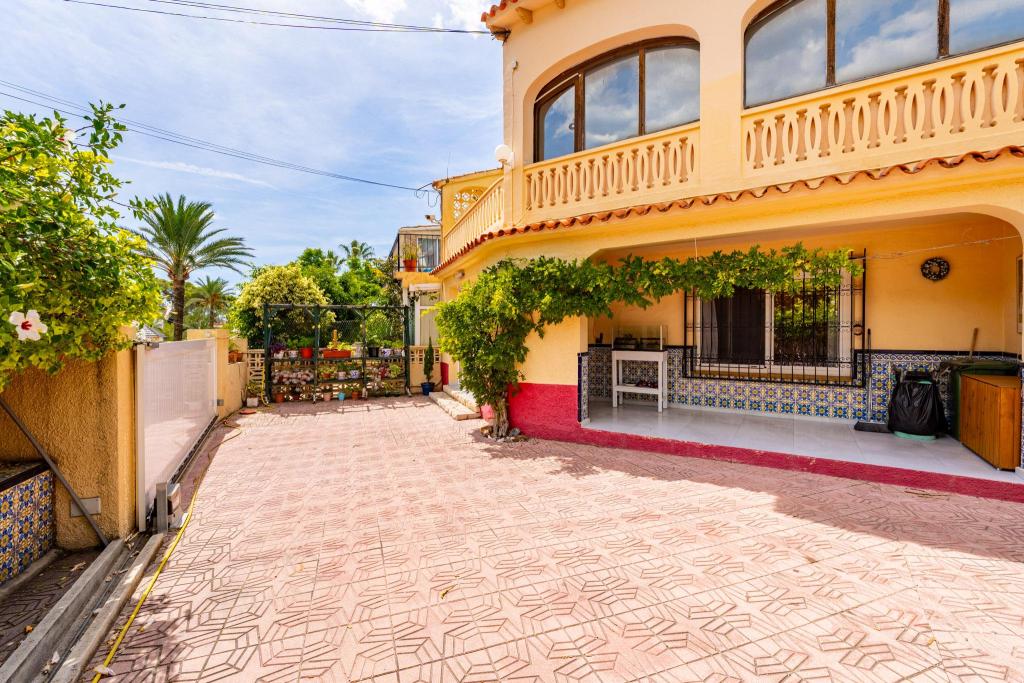 4 bed villa in Altea