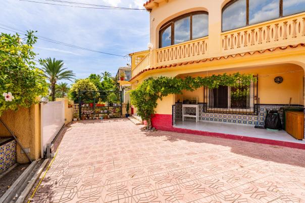 4 bed villa in Altea