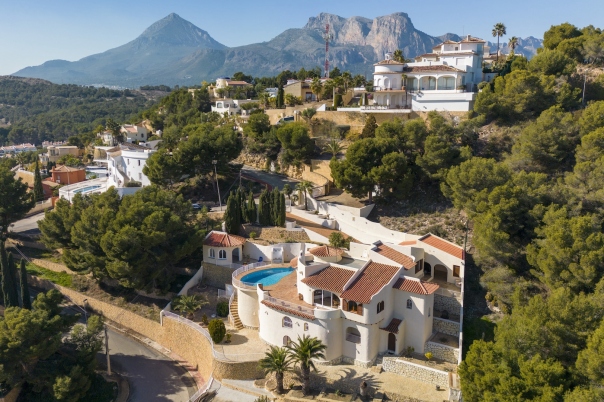 5 bed villa in Alfaz del Pi