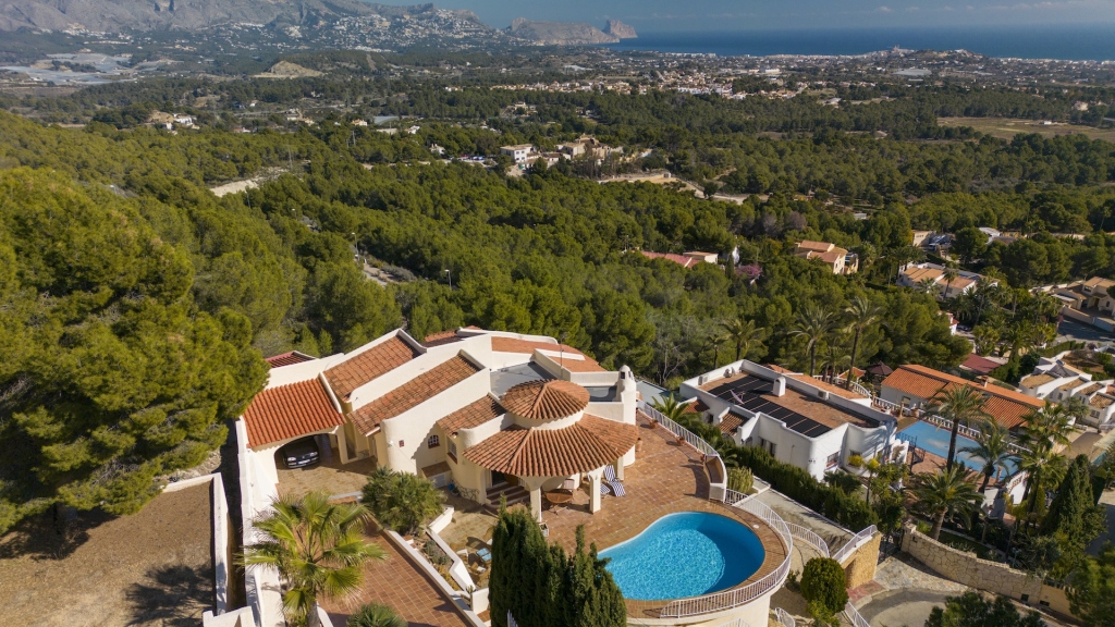 5 bed villa in Alfaz del Pi