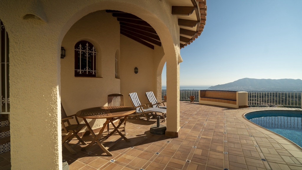 5 bed villa in Alfaz del Pi