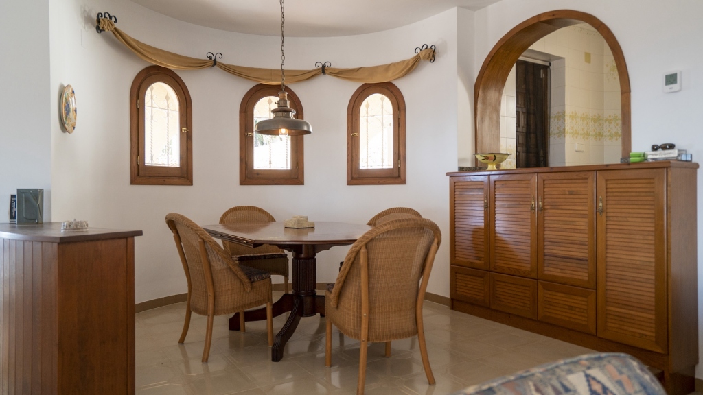 5 bed villa in Alfaz del Pi
