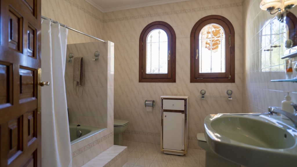 5 bed villa in Alfaz del Pi