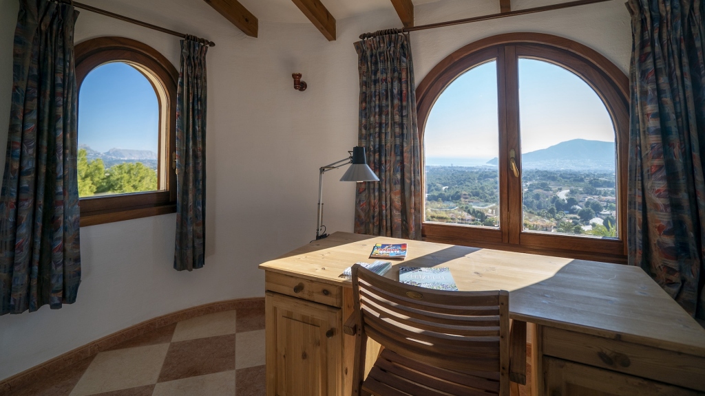 5 bed villa in Alfaz del Pi