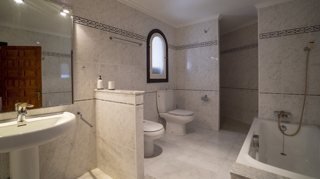 5 bed villa in Alfaz del Pi