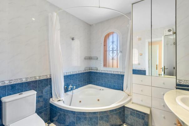 4 bed villa in Albir