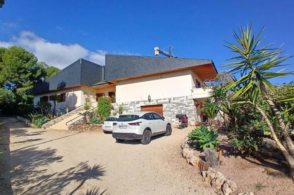 4 bed villa in Nucia (la)