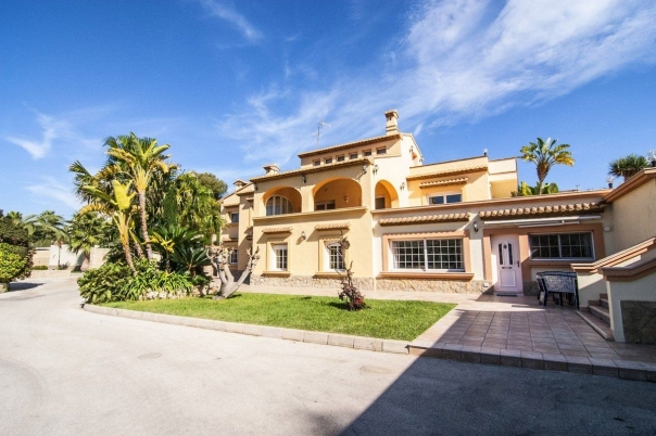 8 bed villa de lujo in Benissa
