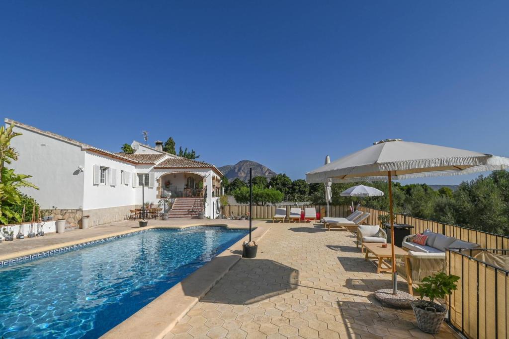 5 bed country houses - fincas in Javea