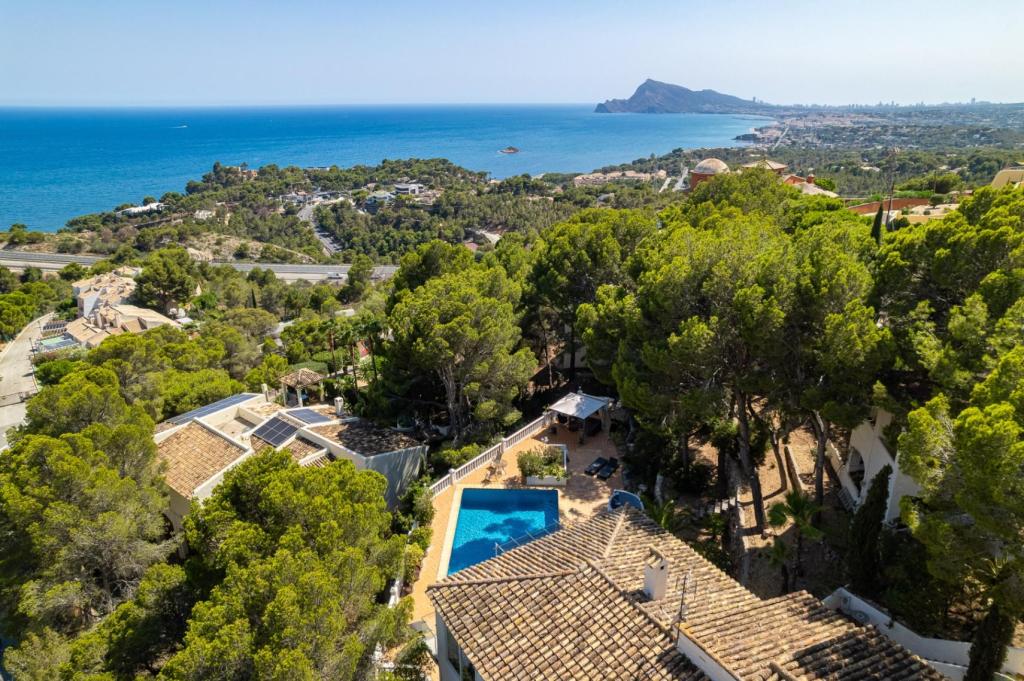 5 bed villa in Altea