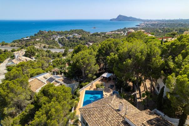 5 bed villa in Altea