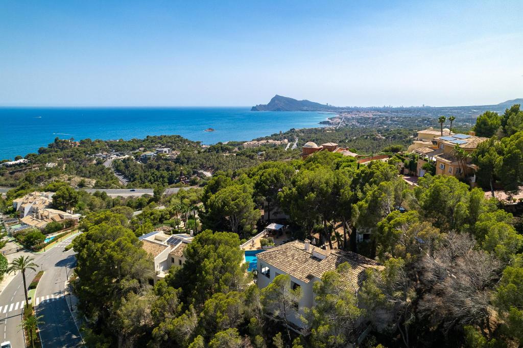 5 bed villa in Altea