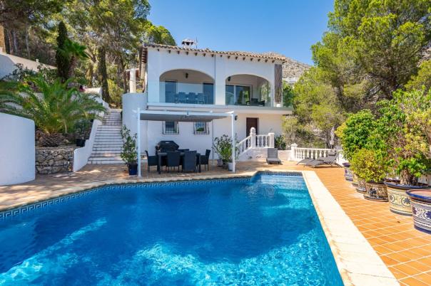 5 bed villa in Altea