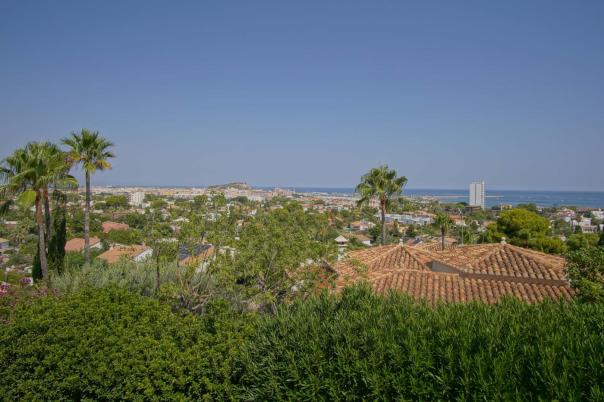 4 bed villa in Denia