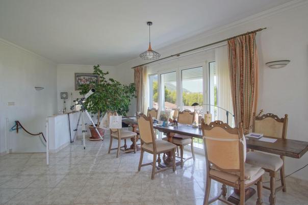 4 bed villa in Denia