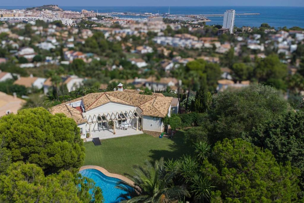 4 bed villa in Denia