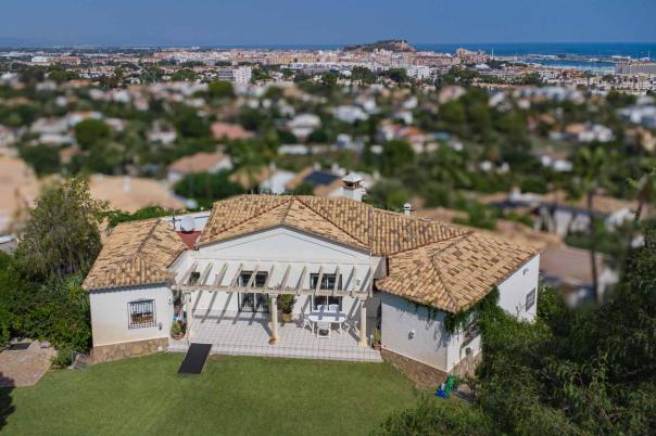 4 bed villa in Denia
