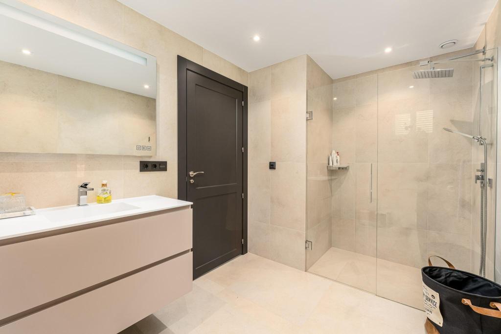 6 bed villa in La Nucía