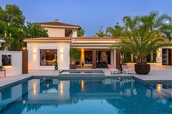 6 bed villa in La Nucía