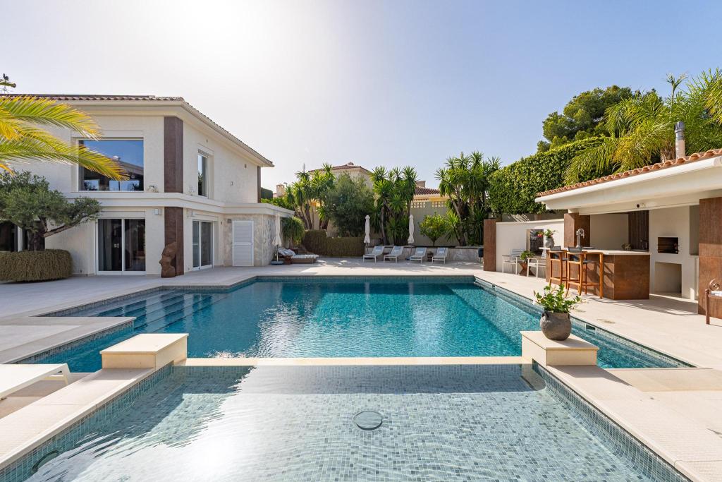 6 bed villa in La Nucía