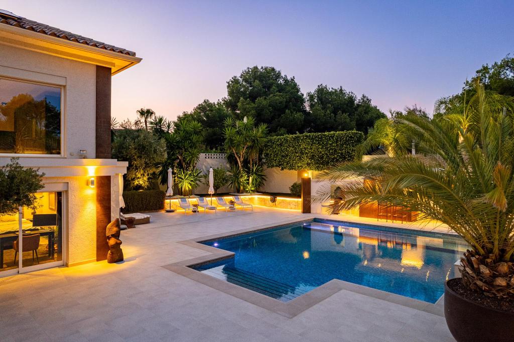 6 bed villa in La Nucía