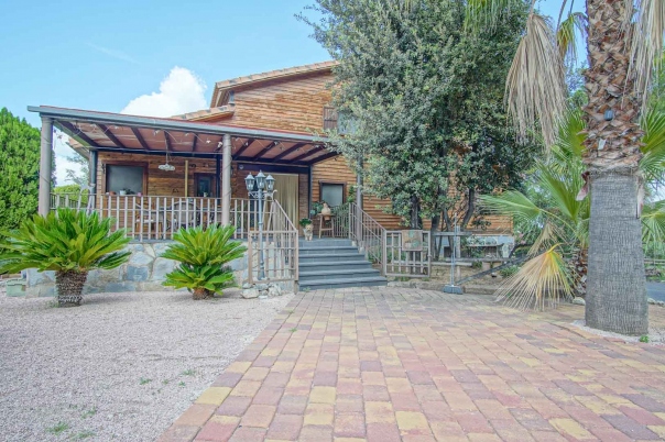 4 bed villa in Orba