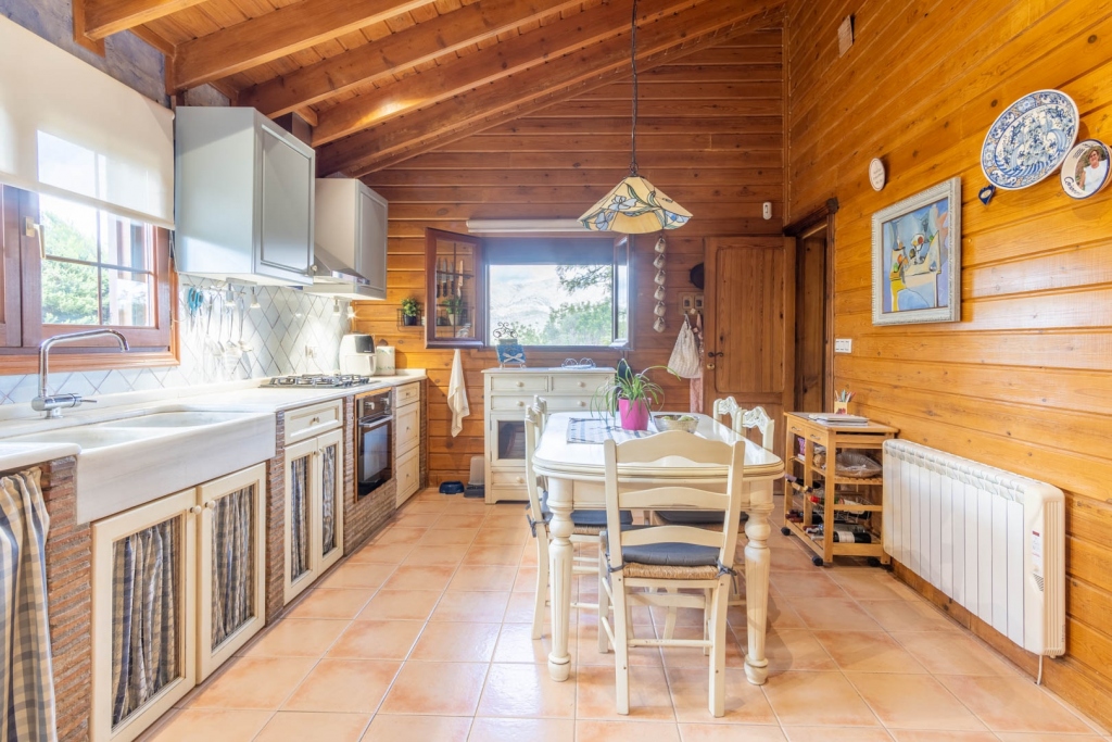 4 bed villa in Orba