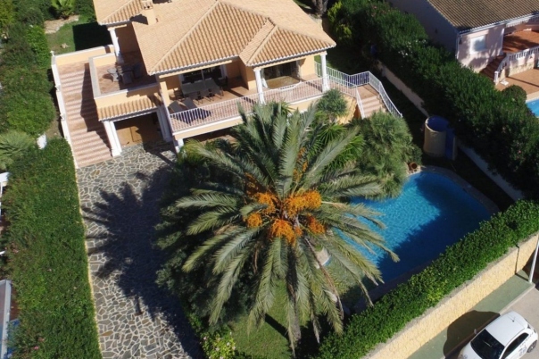 4 bed casa / chalet in Moraira